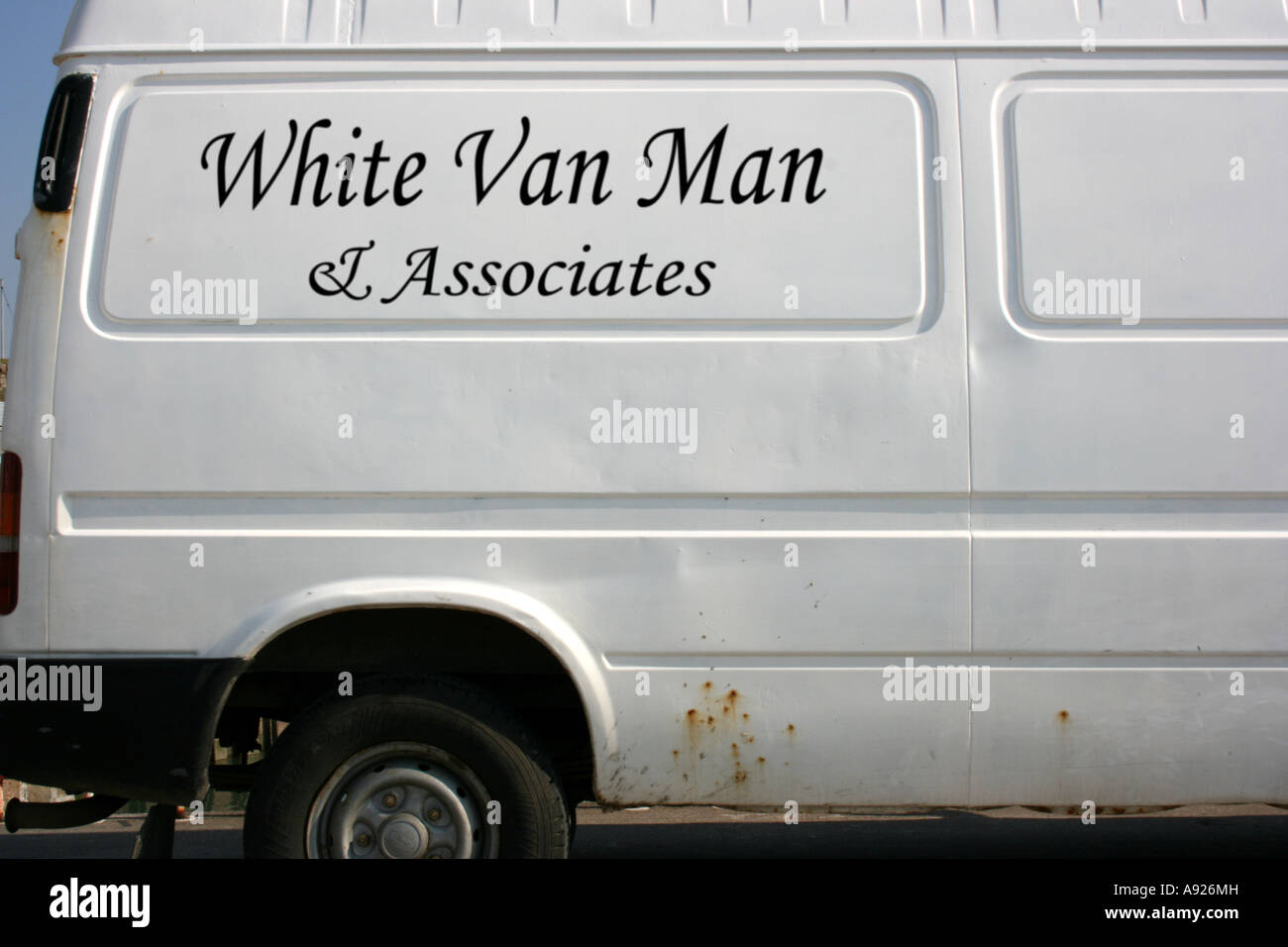 White Van Man et Associés signer au côté de workman van Banque D'Images