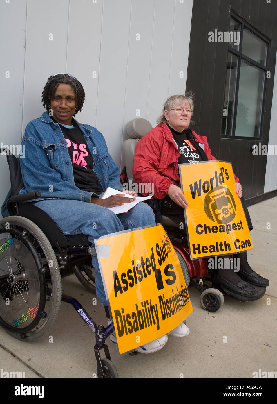 Militants des droits de l'invalidité, le Dr Jack Kevorkian, piquetage Banque D'Images