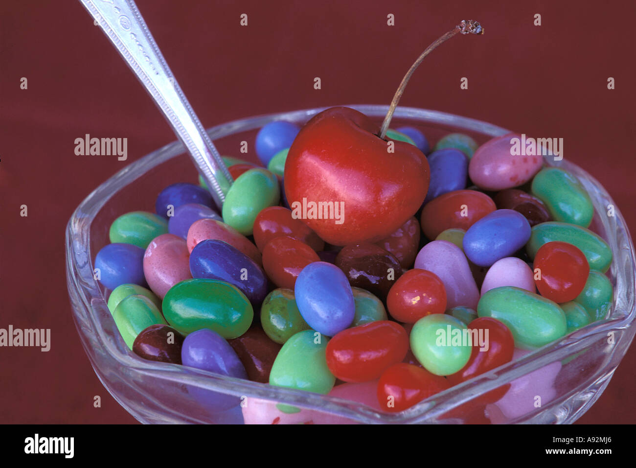 Close-up d'un grand groupe de bonbons dans un bol Banque D'Images