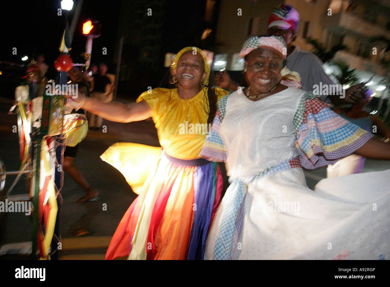 Miami Beach Florida,South Beach,Ocean Drive,Haitian Rara Band,parade,danse,chanter,Tap Tap Festival,festivals,célébration,foire,célébration,événement,nuit ni Banque D'Images