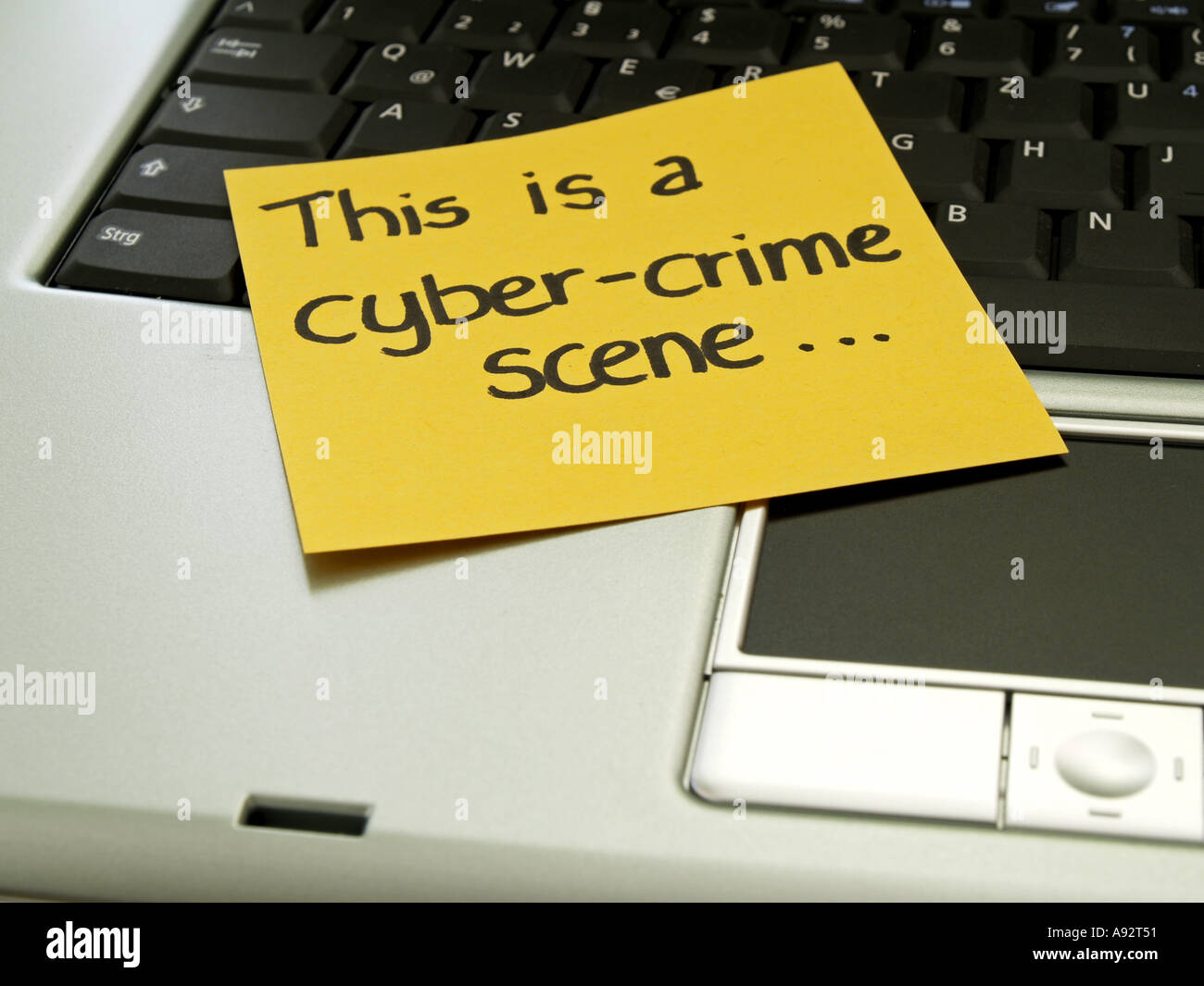 Memo note sur le portable c'est un cyber-crime scene Banque D'Images