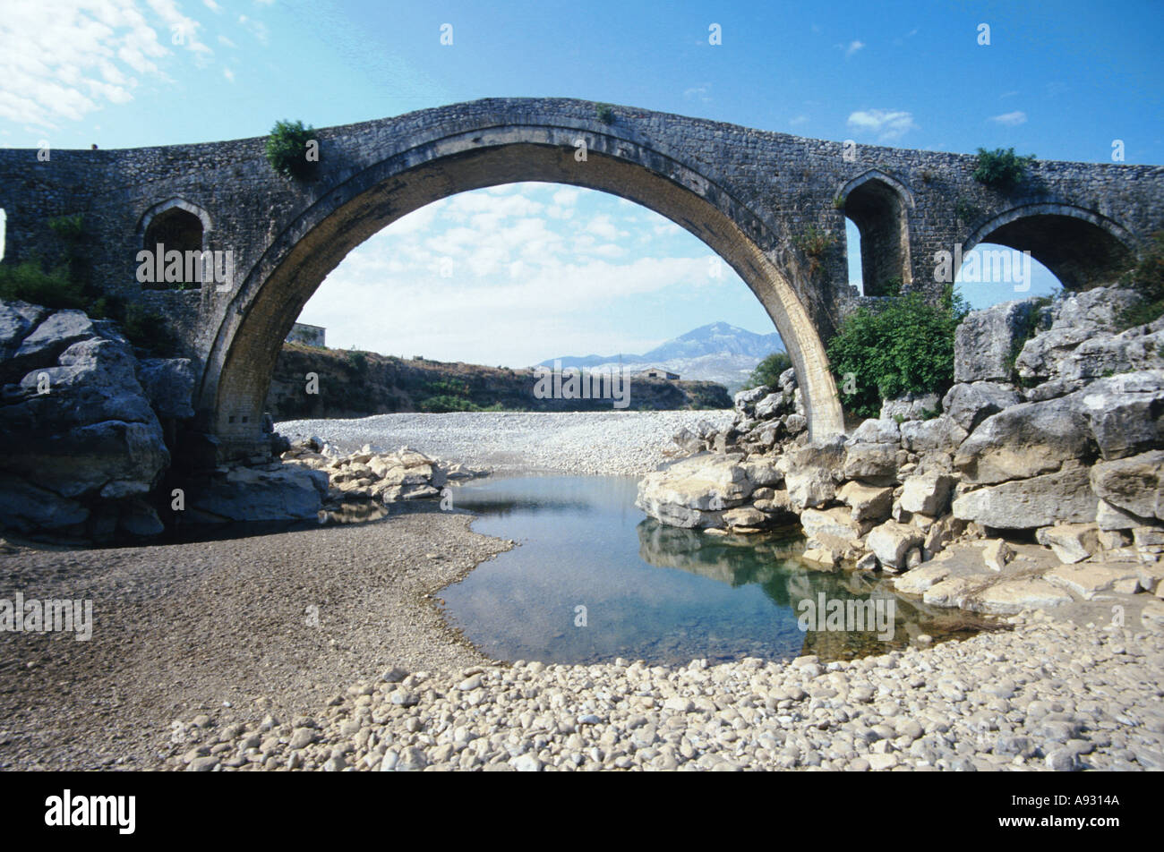 L'Albanie Shkoder le pont historique de Shkoder Banque D'Images