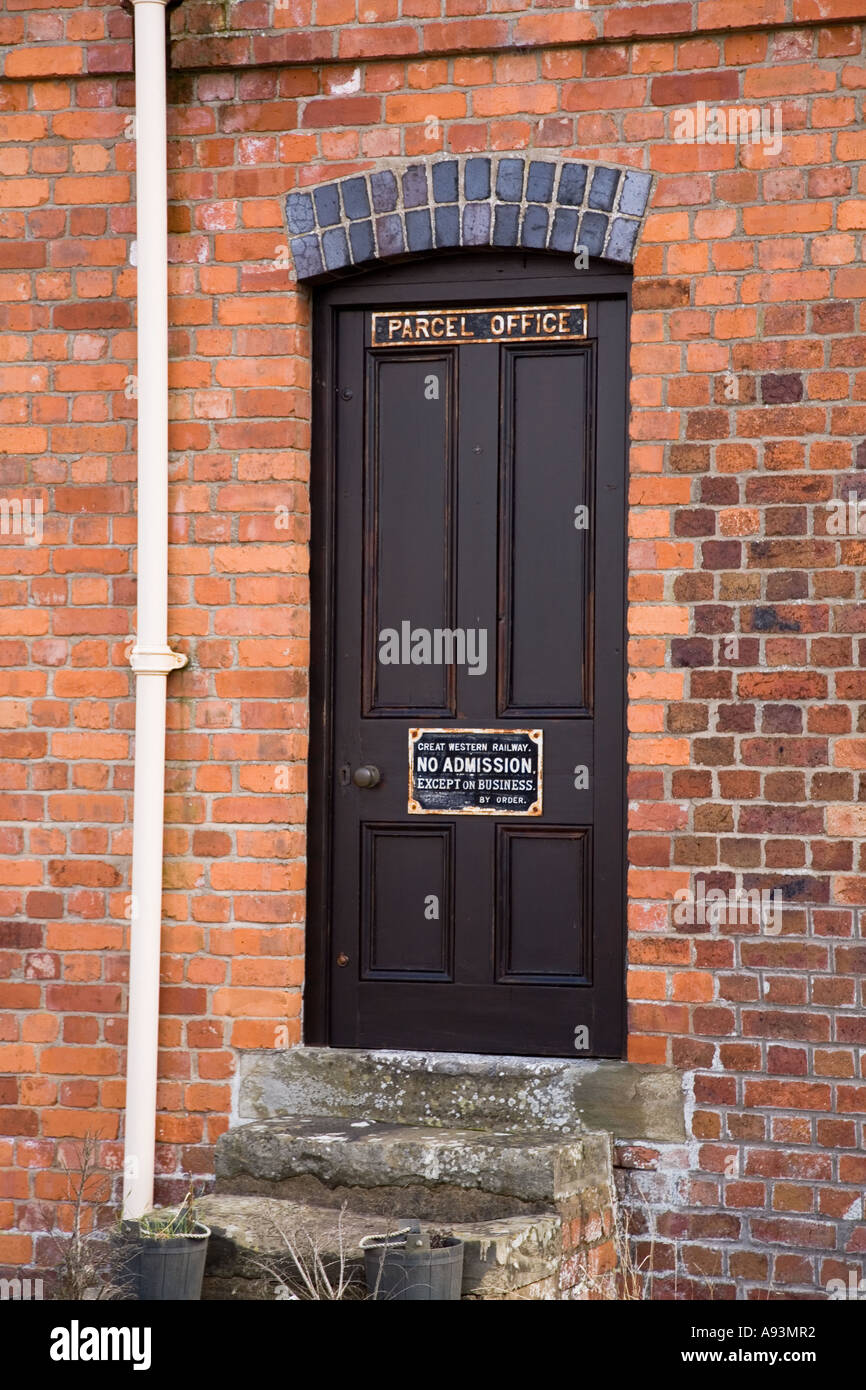 La porte du bureau d'expédition au Musée britannique Gloucestershire Coleford GWR Banque D'Images