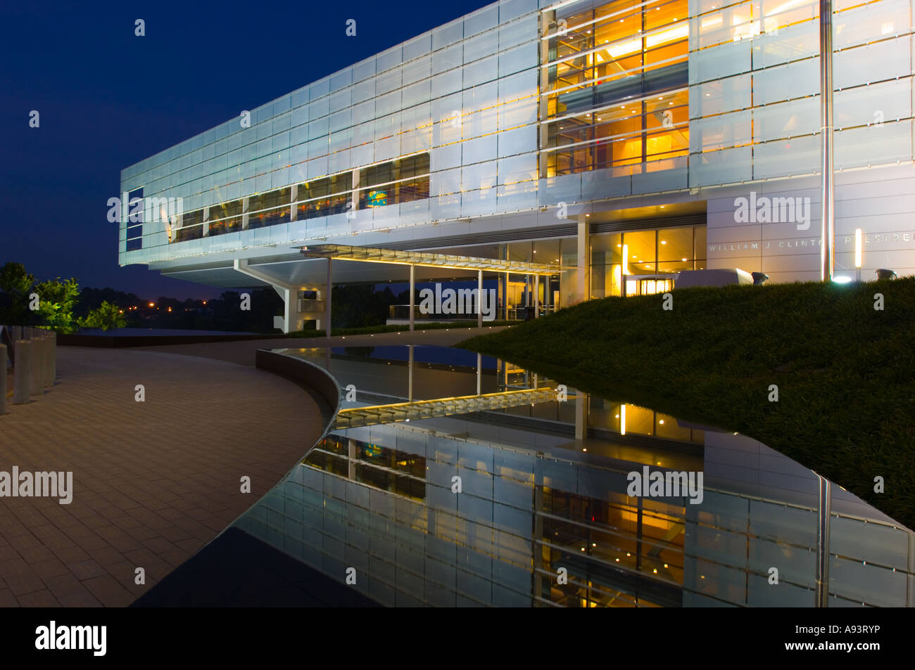 William J. Clinton Presidential Center Little Rock AR la nuit Banque D'Images