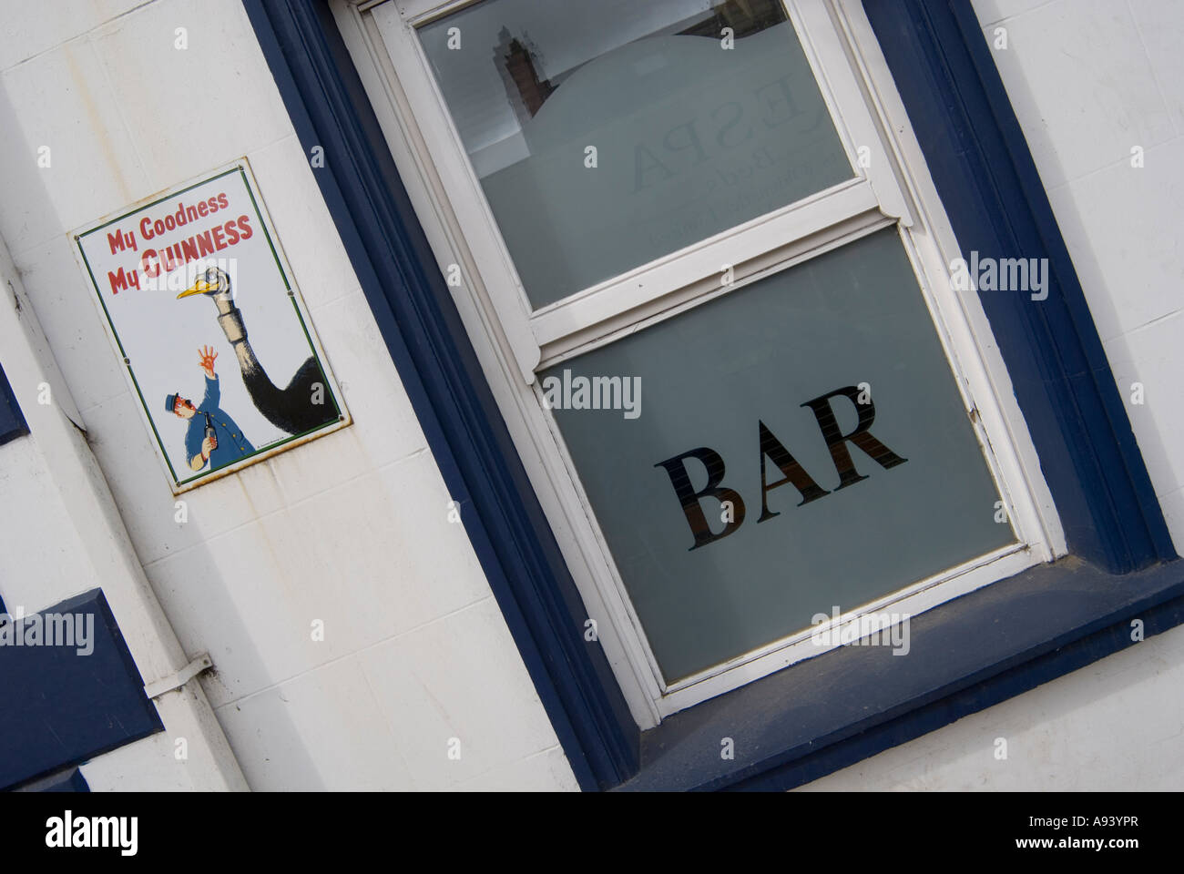 Brazoria County Donegal Irlande Un bar/et Guinness annonce dans la ville Banque D'Images