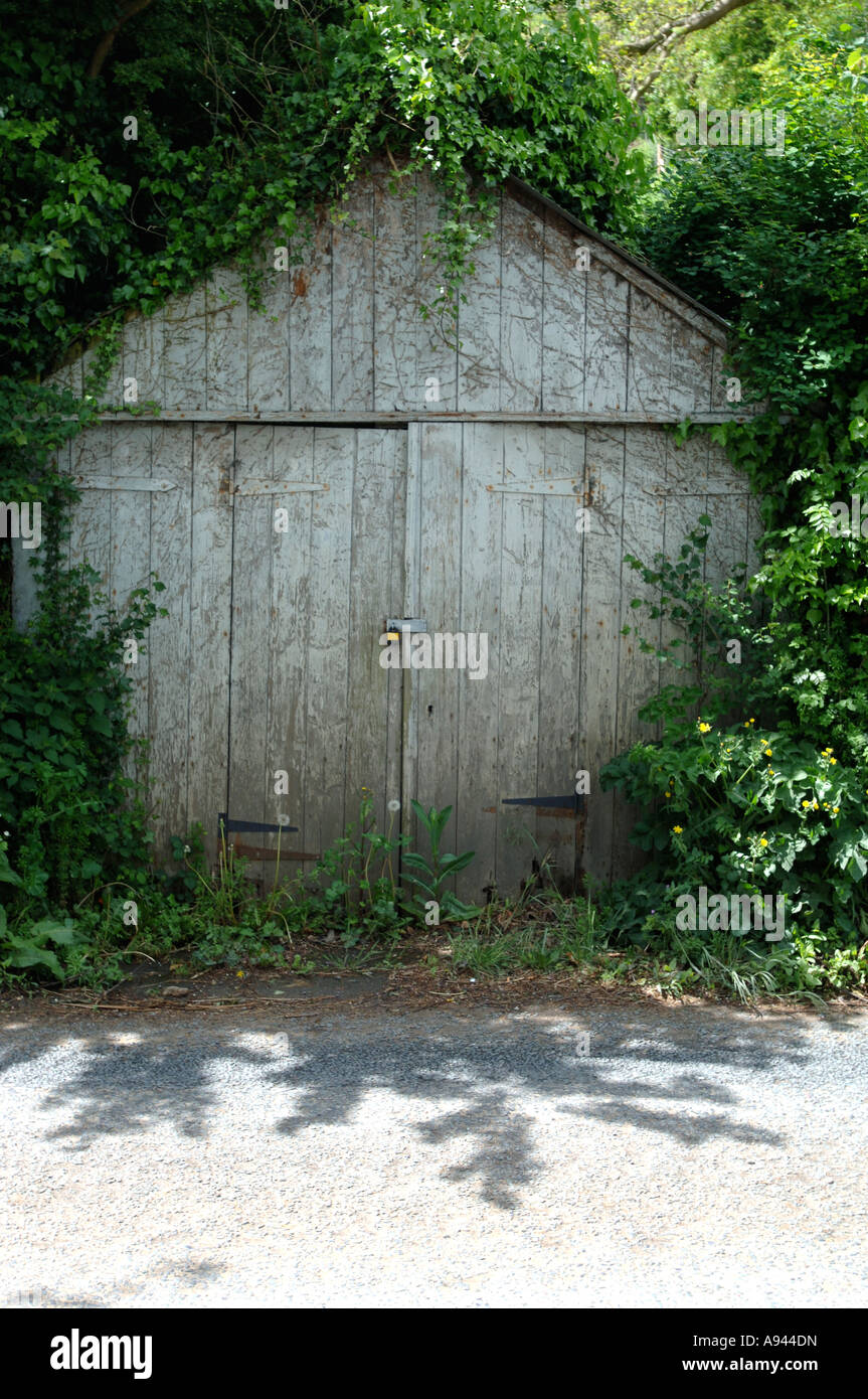 GARAGE EN BOIS ANCIEN HANGAR, COTSWOLDS, Royaume-Uni Banque D'Images