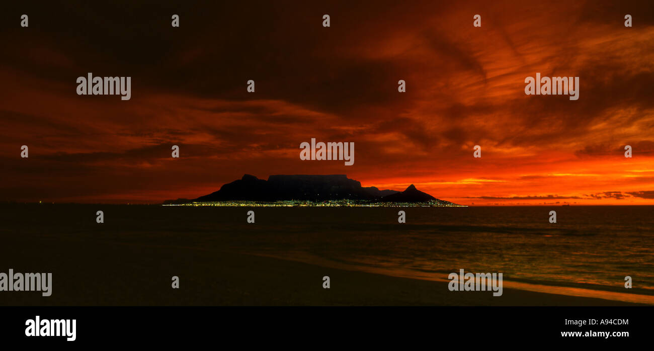 Coucher du soleil Table Mountain Cape Town Western Cape Afrique du Sud Banque D'Images
