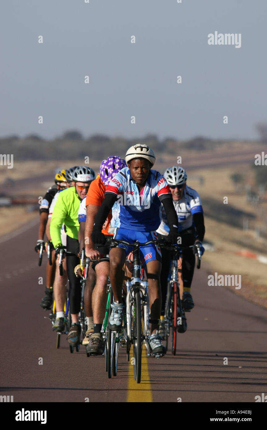 Les cyclistes dans le pick n Pay événement cycliste à Gaborone Botswana Banque D'Images