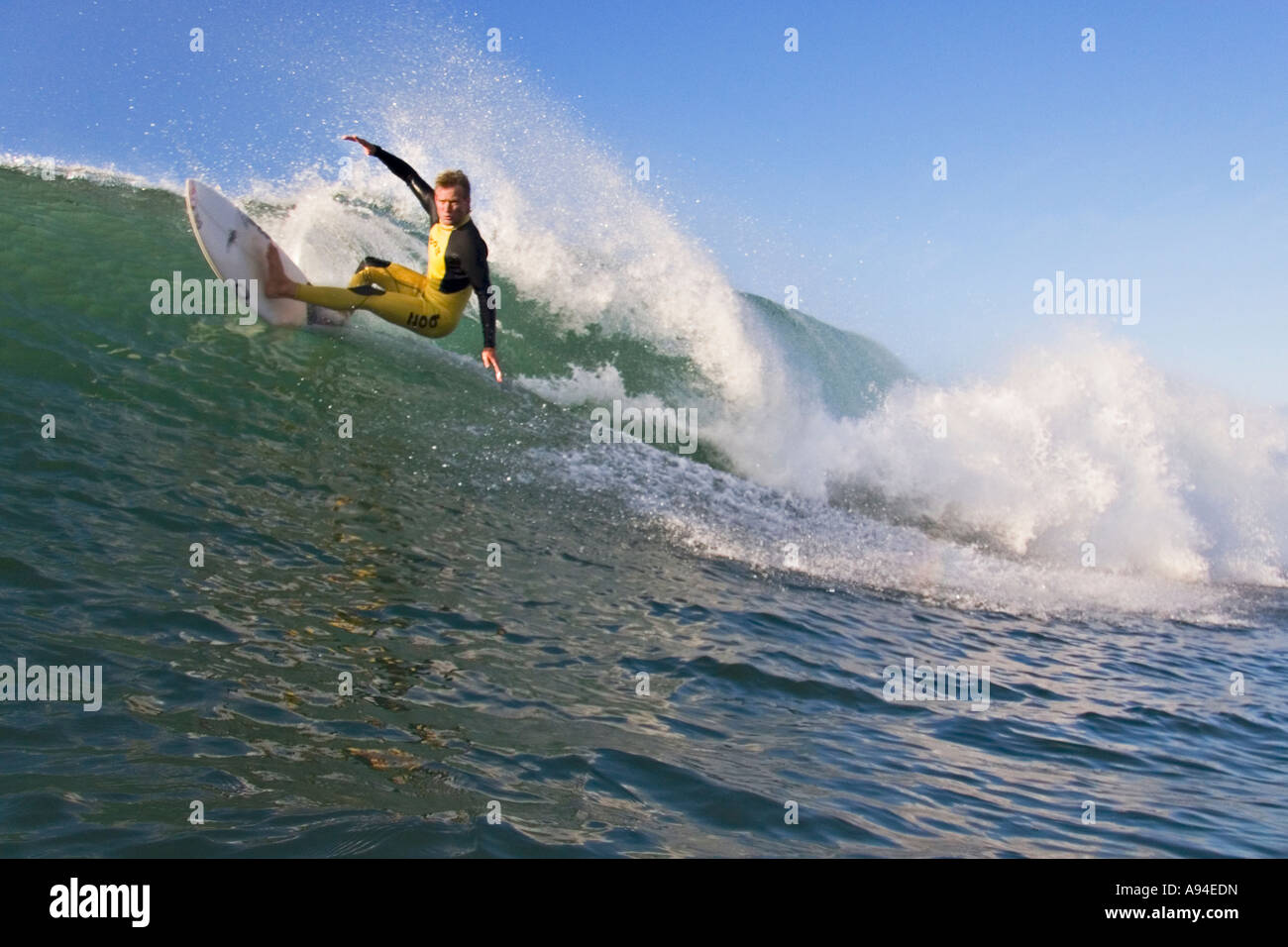 Greg Emslie surf à son domicile près de pause East London, Eastern Cape Afrique du Sud Banque D'Images