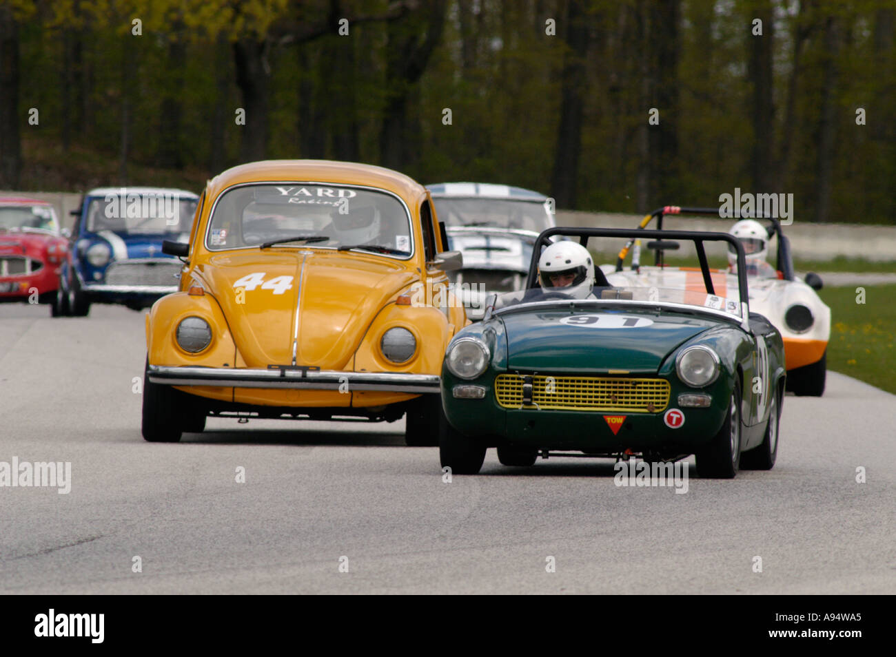 Bruce Miles dans ses 1969 Austin Healey Sprite s Frazzell 1968 Victor conduit Volkswagen au Vintage GT Challenge 2005 Banque D'Images