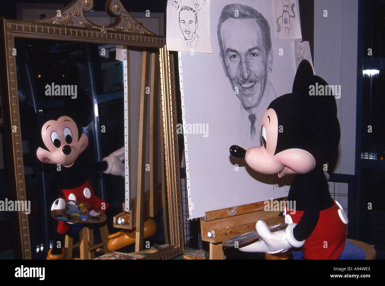 Pièce montrant Mickey Mouse et Walt Disney dans un magasin sur Disney Pleasure Island au complexe Disney en Floride Banque D'Images