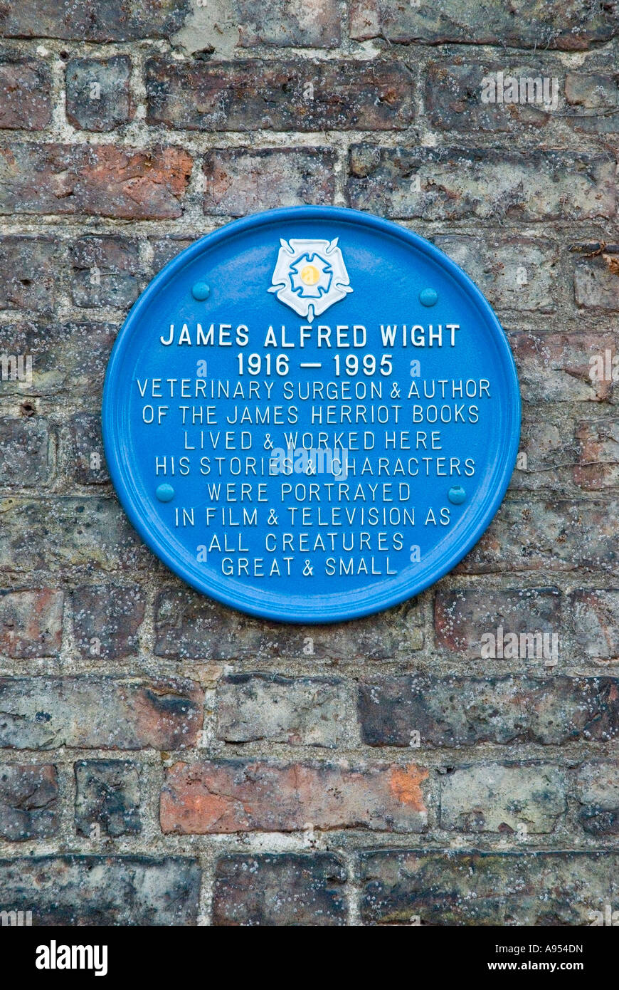 Blue plaque à l'extérieur du Musée James Herriot Thirsk North Yorkshire Banque D'Images