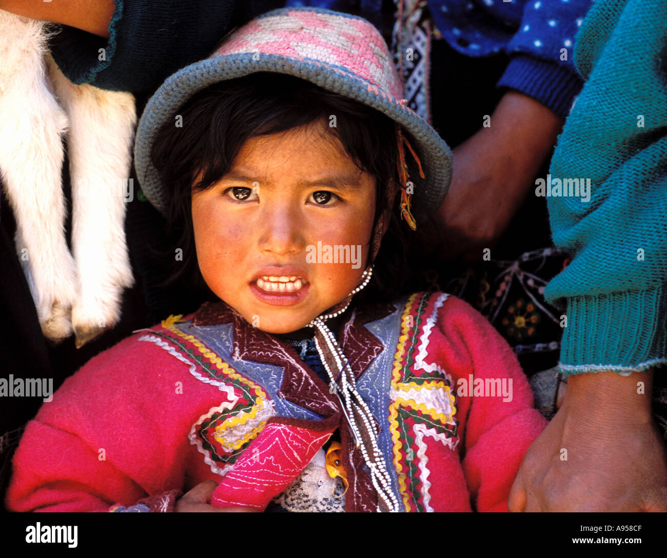 En costume de fille quechua au Pérou Banque D'Images