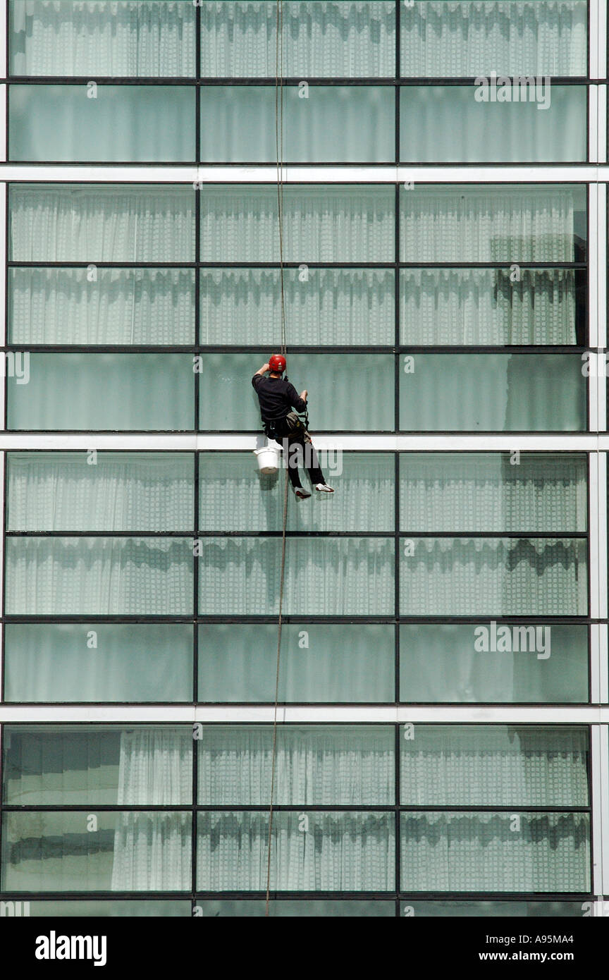 Nettoyant pour vitres sur poulie corde de nettoyage système windows Lowry Hotel Banque D'Images