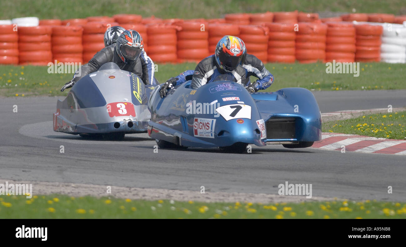 Side-car racing à trois soeur Racing Circuit Ashton dans Makerfield Wigan Banque D'Images