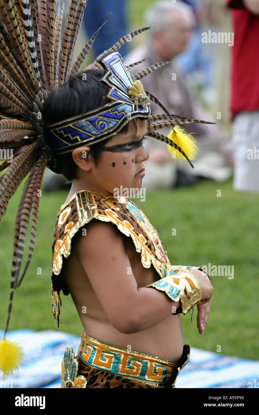 Rituel Indien Aztèque Tlacopan danseurs Pow Wow de printemps à Topsfield Massachusetts USA 2005 Banque D'Images