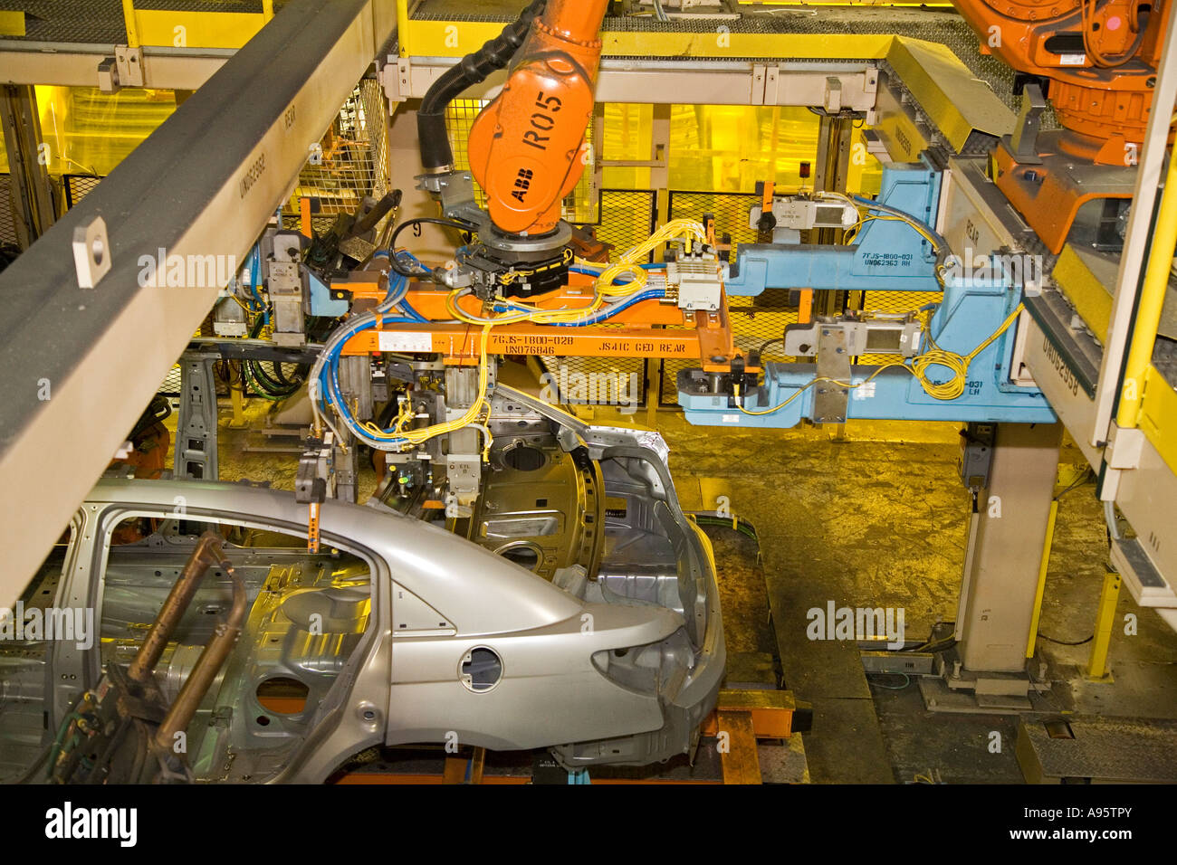 Robots de Sterling Heights dans le Michigan pour voitures de soudure au sein de DaimlerChrysler s'usine d'assemblage de Sterling Heights Banque D'Images