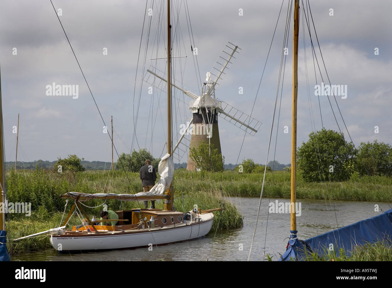 Bateaux & St Benets Mill Norfolk UK Juin Banque D'Images