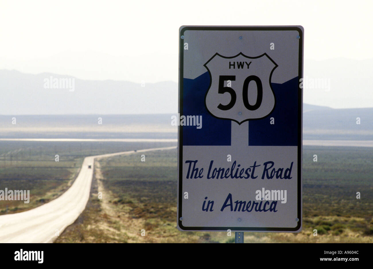 Nevada signer l'autoroute 50 Nord en route le plus solitaire Banque D'Images