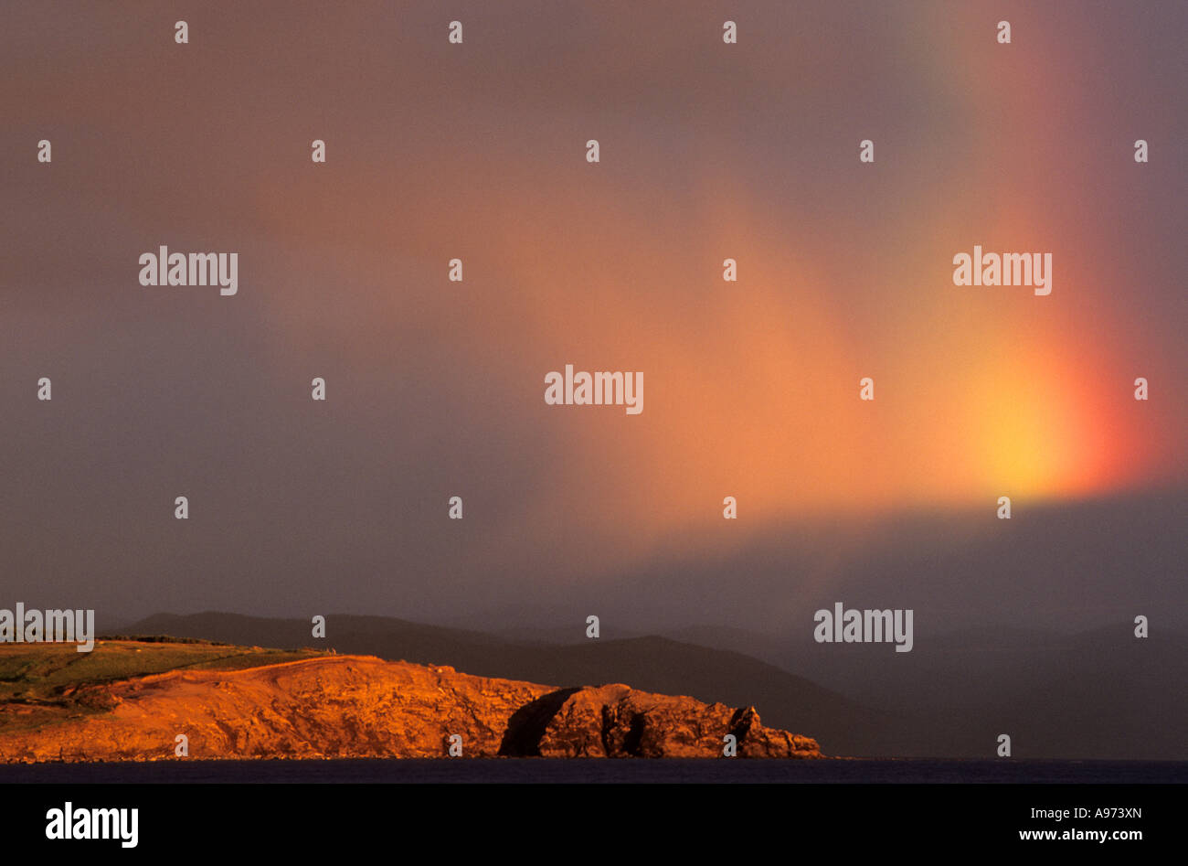 Couleurs du spectre shimmer pendant un orage sur Bonne Bay, Terre-Neuve, Canada. Banque D'Images