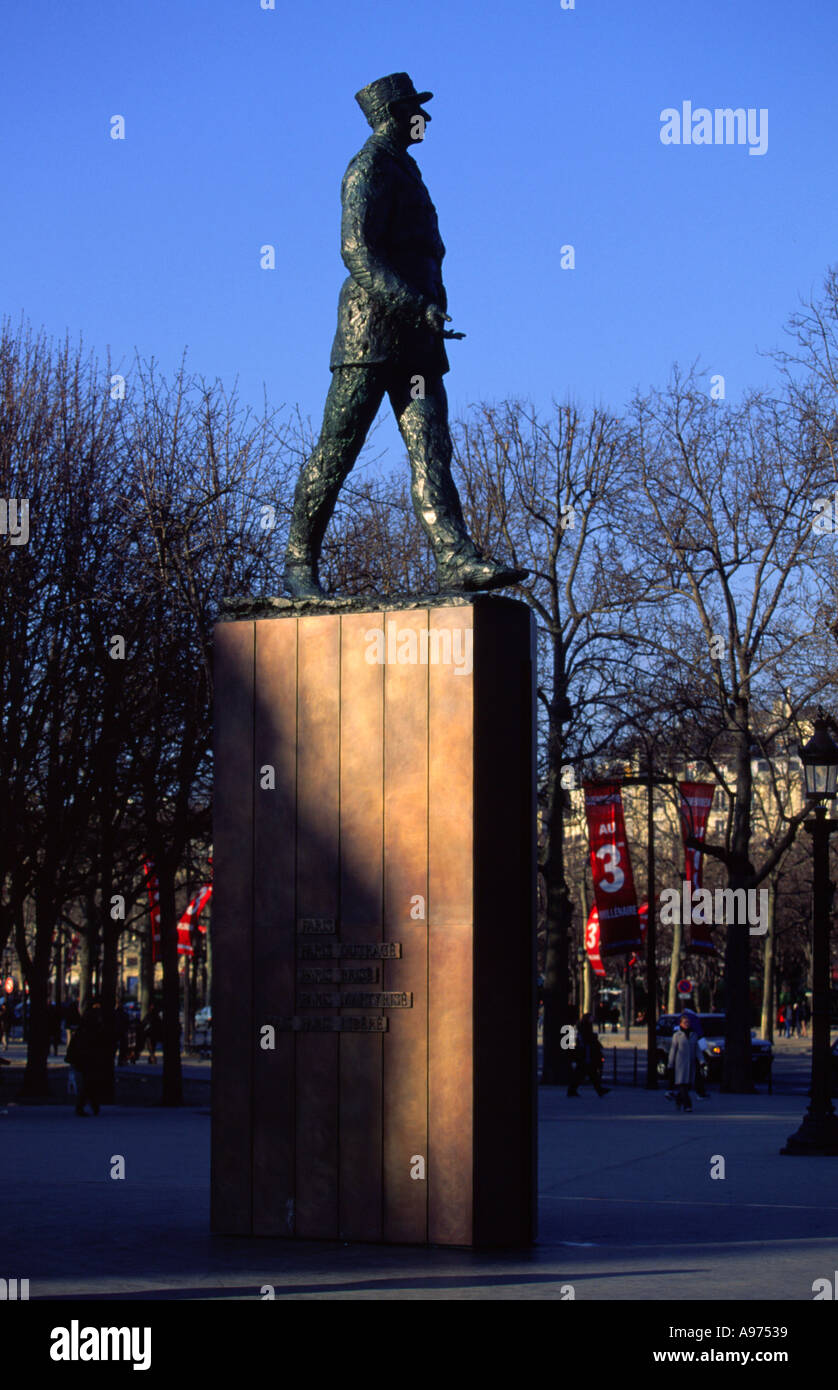 Statue du général de Gaulle à Champs Elysees Paris Banque D'Images