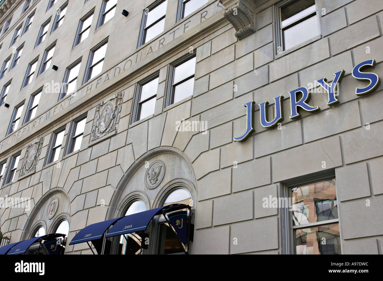 Hôtel Jurys Boston Massachusetts et le restaurant dans l'ancien siège de l'extérieur du bâtiment de la Police de Boston Banque D'Images