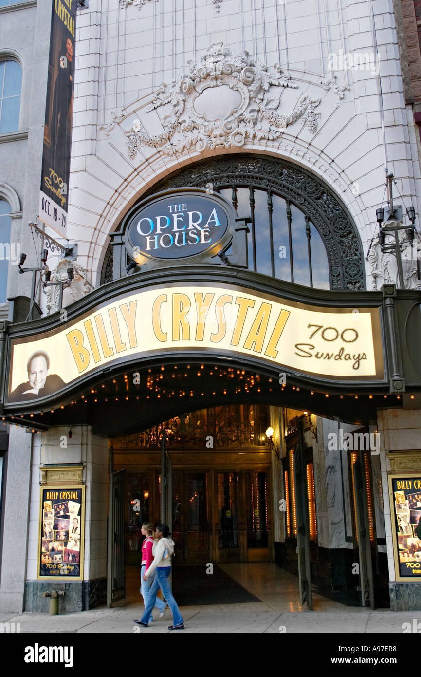 Le Massachusetts Boston de l'Opéra Théâtre au centre-ville de Theatre district bâtiment nouveau chapiteau et signer sur entrée Banque D'Images