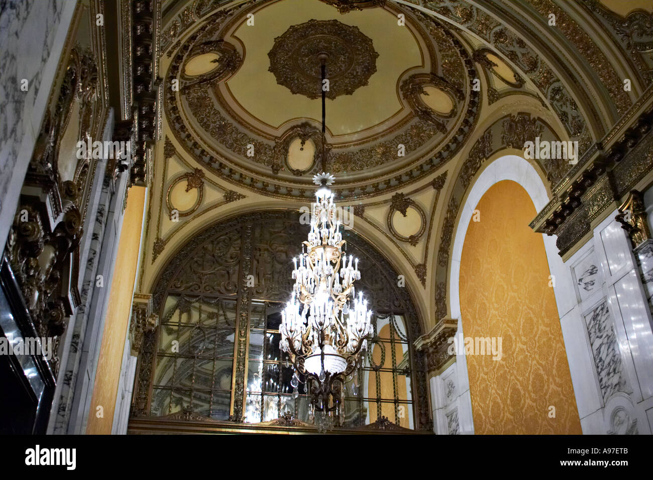 Le Massachusetts Boston de l'Opéra Théâtre au centre-ville de Theatre district bâtiment nouveau lustre en hall Banque D'Images