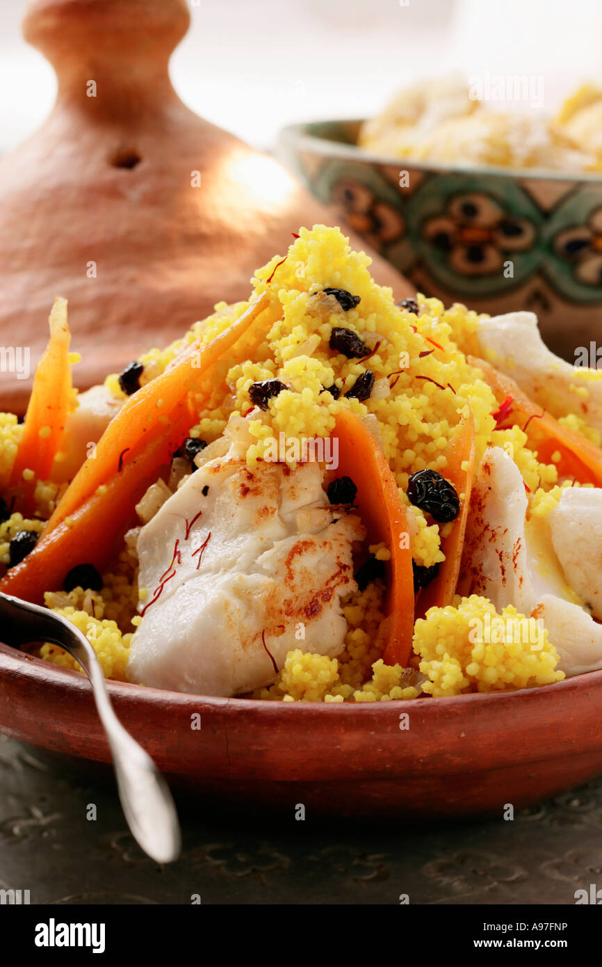 Saffron couscous aux carottes et raisins secs poisson N Afrique FoodCollection Banque D'Images