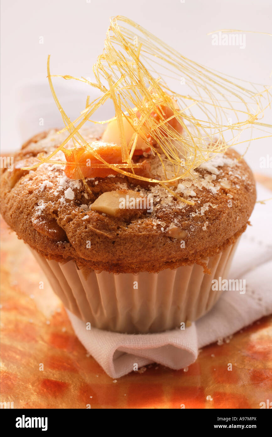 Muffins à la cannelle et noix macadamia caramel avec du sucre et de volets FoodCollection Banque D'Images