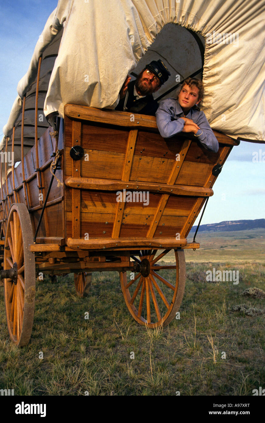 L'histoire vivante Des interprètes en chariot de Conestoga LE LONG DE L'OREGON TRAIL près de Casper, Wyoming. Banque D'Images