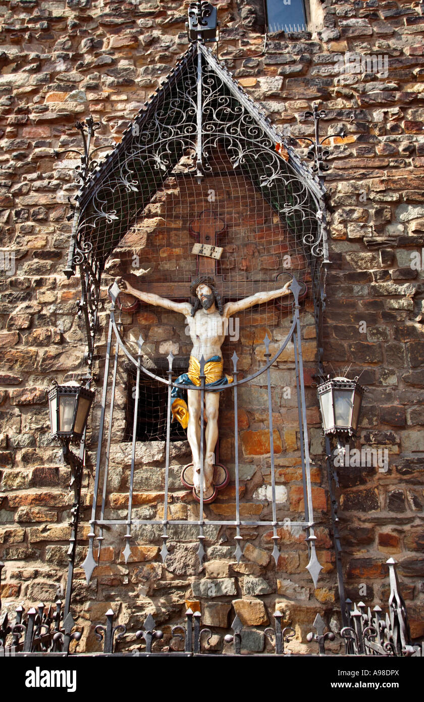 Statue et culte de Jésus sur le mur à Aix-la-Chapelle Allemagne Europe Rathaus Banque D'Images