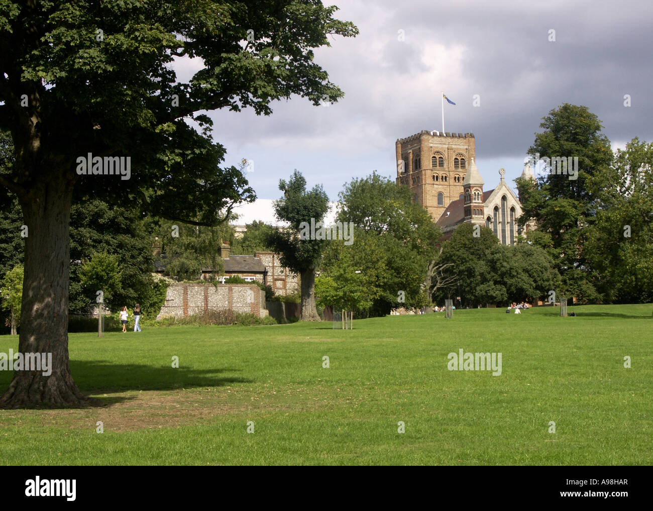 La tour de la cathédrale de St Albans, vu de la cathédrales. St Albans, Hertfordshire, Angleterre, Royaume-Uni, Grande Bretagne, , Banque D'Images