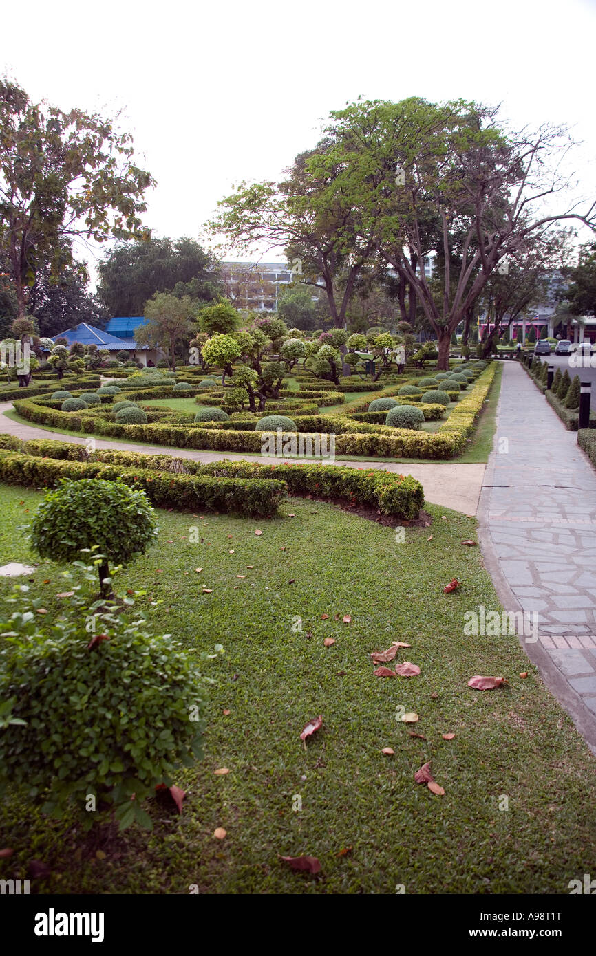 Beau jardin thaïlandais basé à l'hôtel Dusit Resort à Pattaya, Thaïlande Banque D'Images