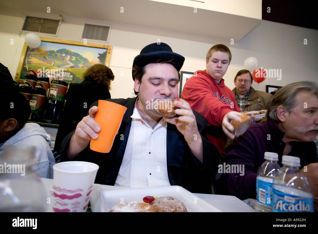 Candidats à la Jelly Donut eating contest en Ansonia New York USA Banque D'Images