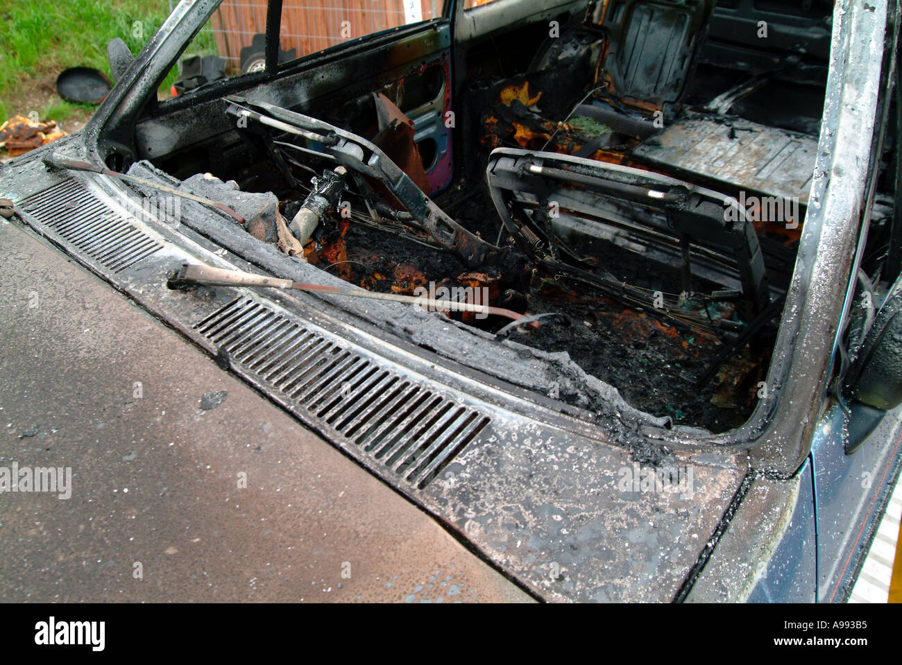 Burnt Out voiture abandonnée Banque D'Images