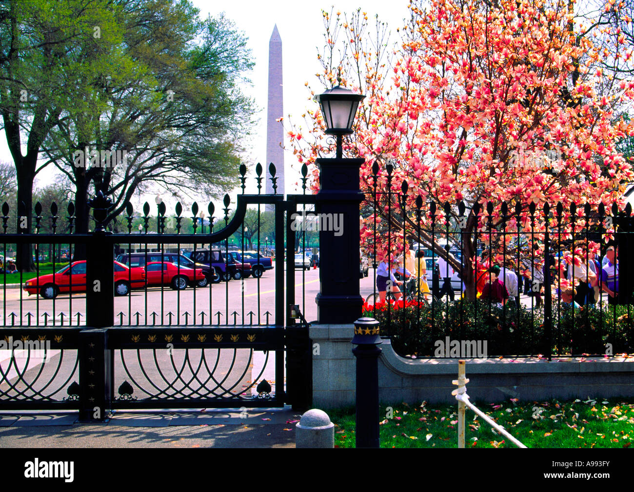 Washington monument de l'intérieur de la maison blanche gates DC USA Banque D'Images