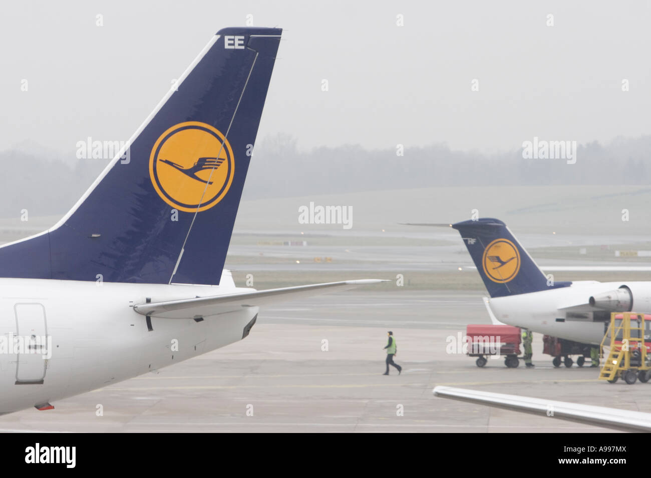Les avions de la Lufthansa à l'aéroport de Hambourg Fuhlsbuettel Banque D'Images
