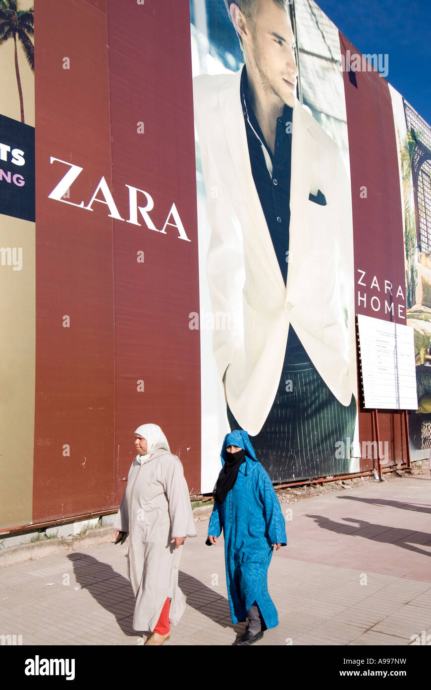 La publicité de l'étiquette d'une chaîne de magasins de vêtements Zara à GUELIZ Marrakech Maroc Banque D'Images