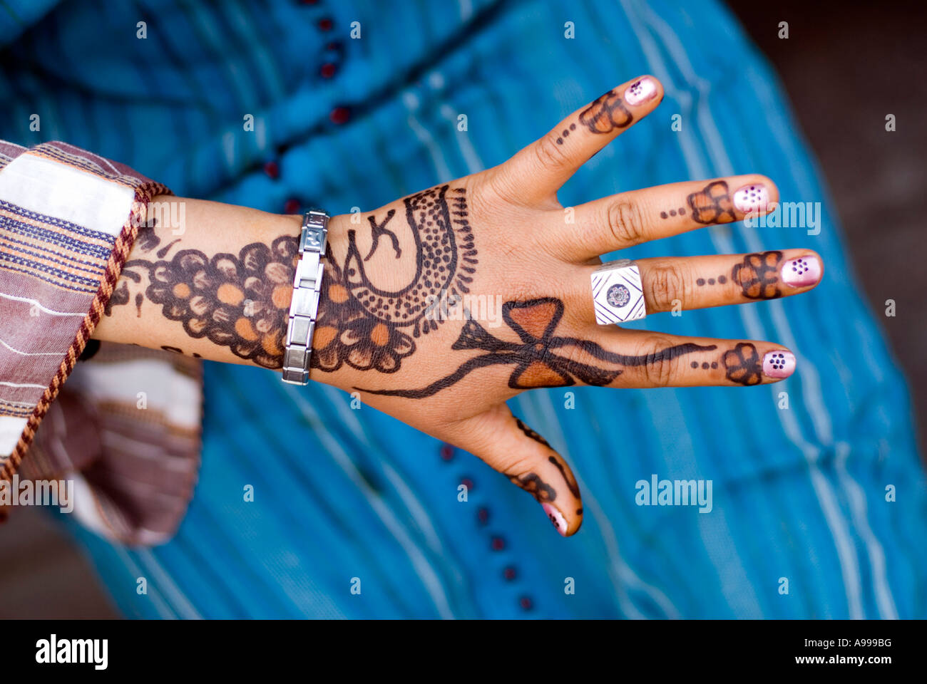 Henna body art berbère sur la place principale de la Place Djemaa El Fna à  Marrakech Maroc Photo Stock - Alamy