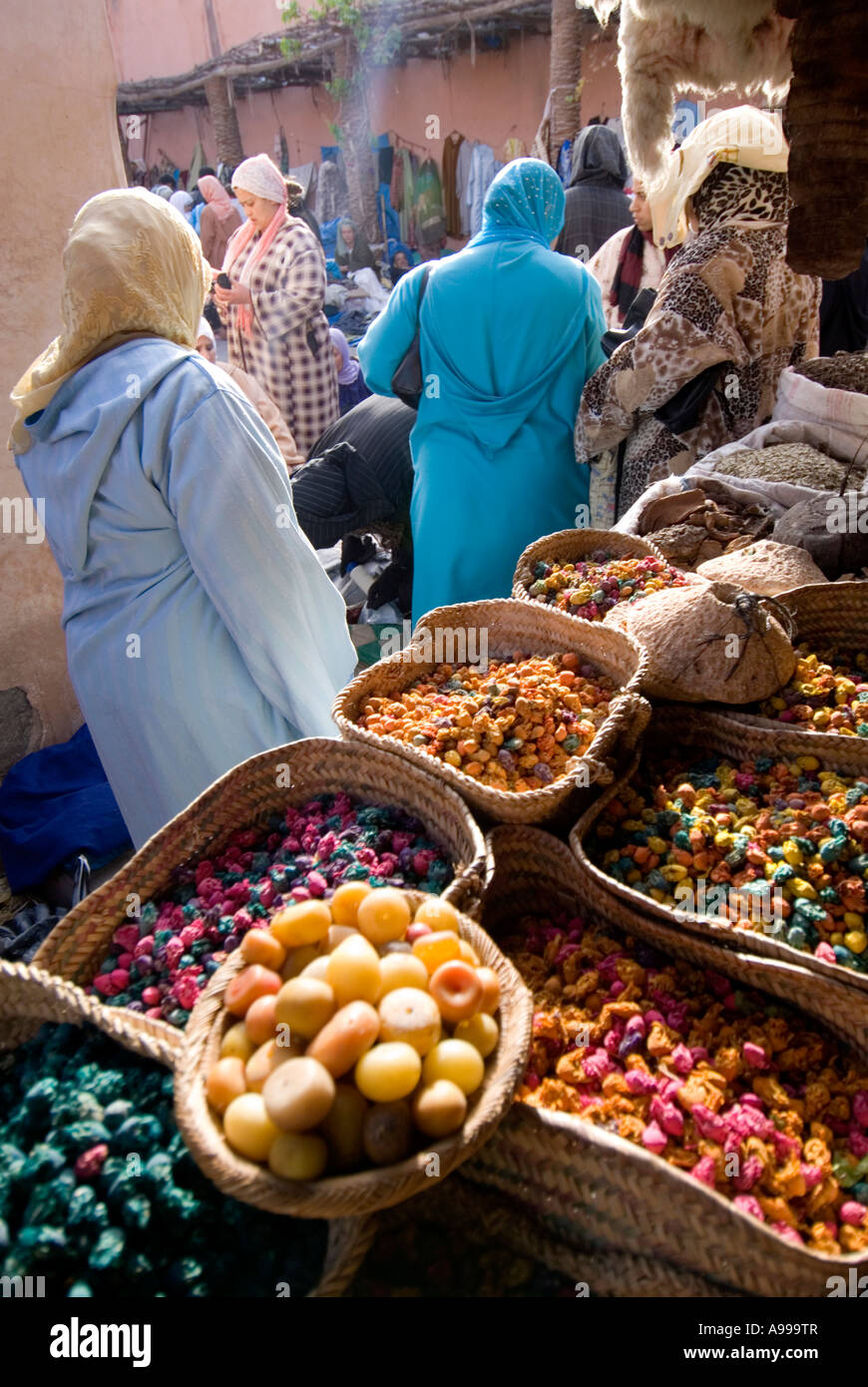 Le souk de womans qui était autrefois une zone de mise aux enchères sur le marché pour le commerce des esclaves à l'heure Maroc Marrakech Banque D'Images