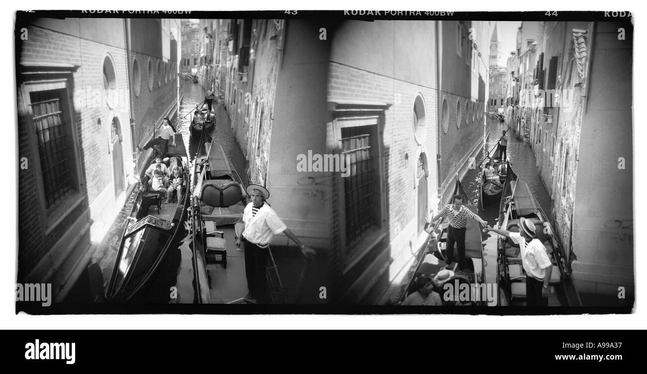 Deux images séquentielles tourné à Venise Italie avec un appareil photo jouet en plastique Banque D'Images