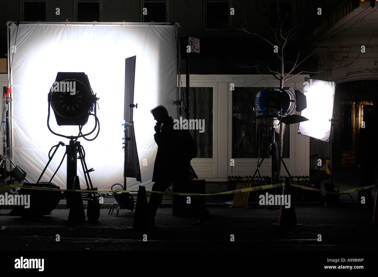 Les feux sont mis en place à l'extérieur d'un restaurant à Greenwich Village pour une production de film Banque D'Images