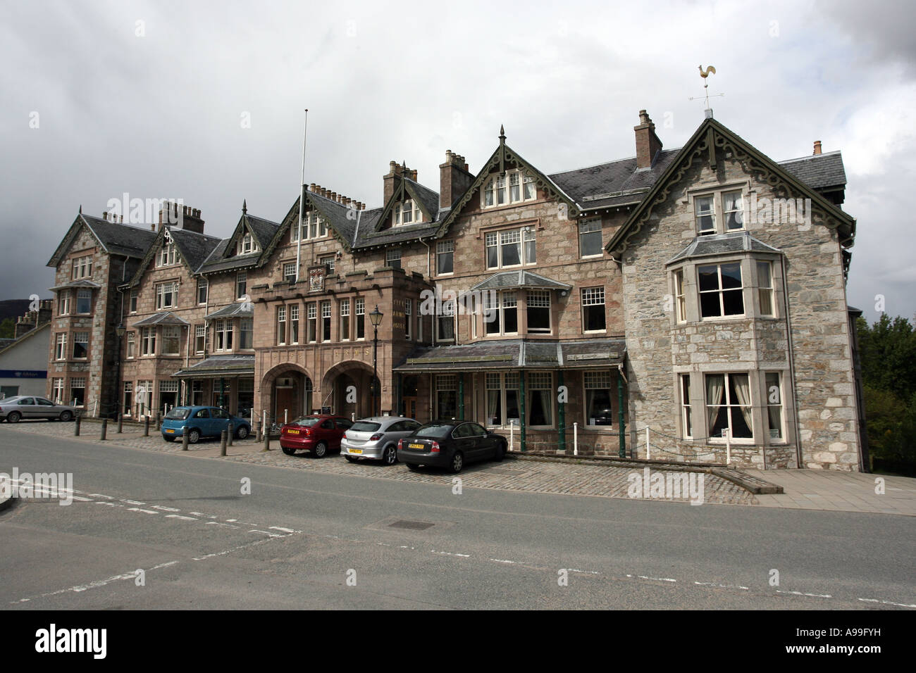 Fife Arms Hotel dans le village touristique de Braemar à Royal Deeside, Aberdeenshire, Scotland, UK Banque D'Images