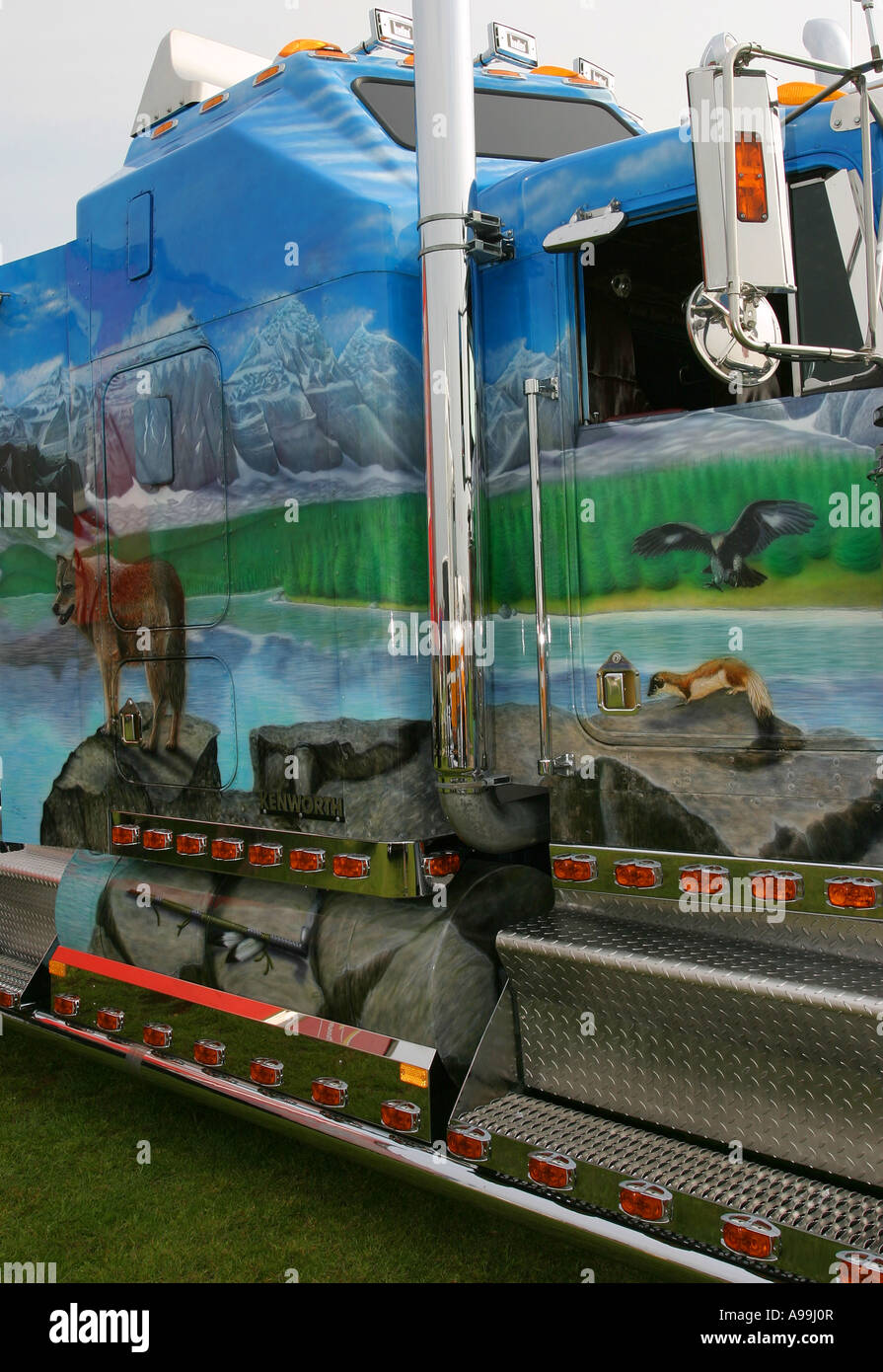 Détail de l'aérographe côté graphique sur un camion Kenworth à TruckFest, Peterborough, Royaume-Uni. Banque D'Images