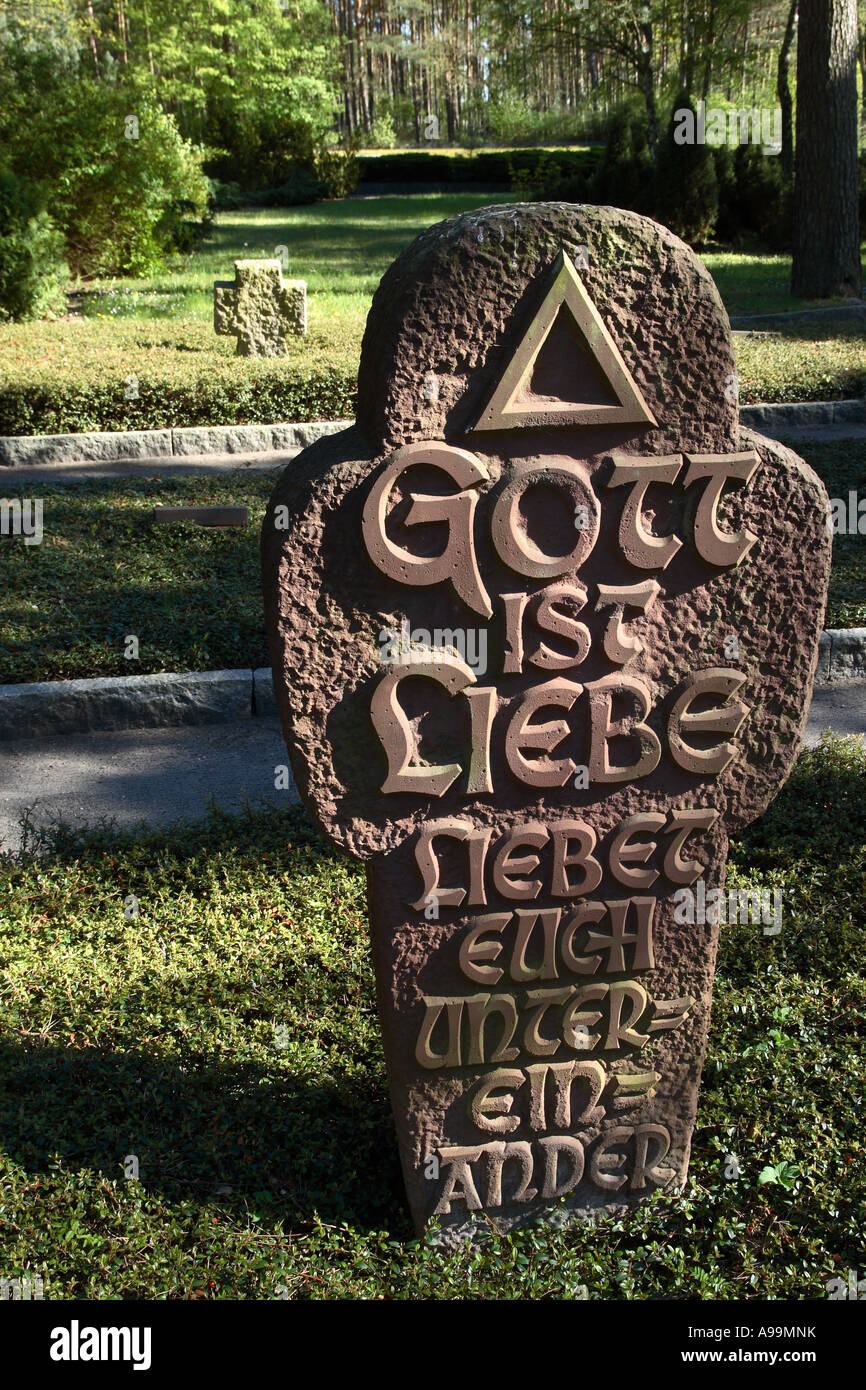 Une pierre tombale près de l'historique de la recherche militaire de l'emplacement de Peenemünde Banque D'Images