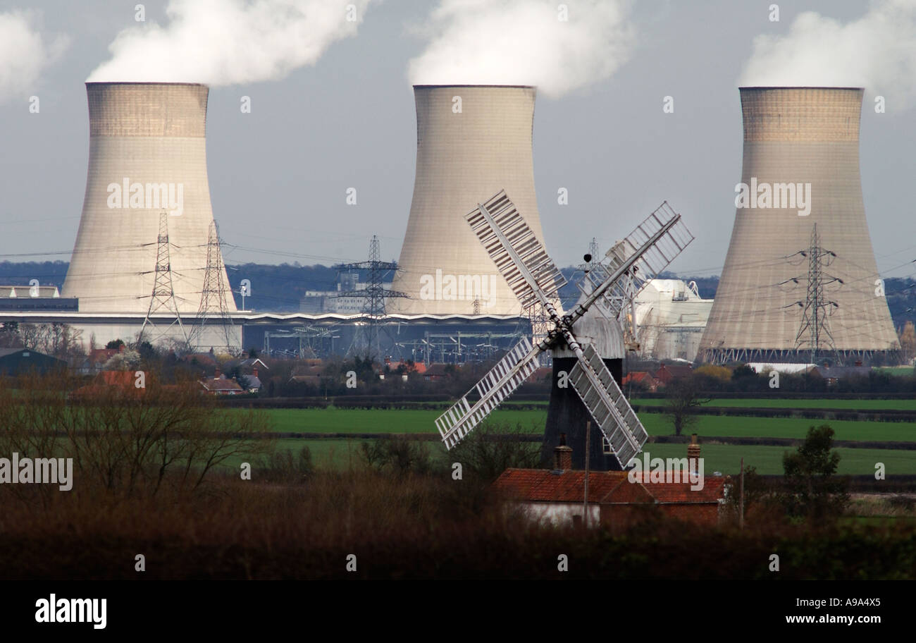 Moulin à vent et Power Station à North Leverton UK Banque D'Images