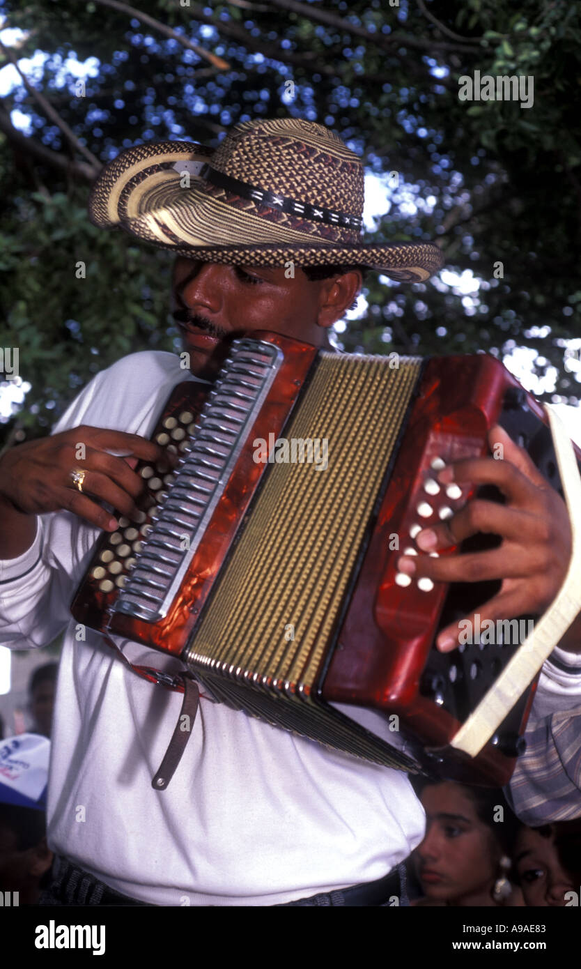 La Colombie l'accordéoniste jouant Vallenatos Valledupar Banque D'Images