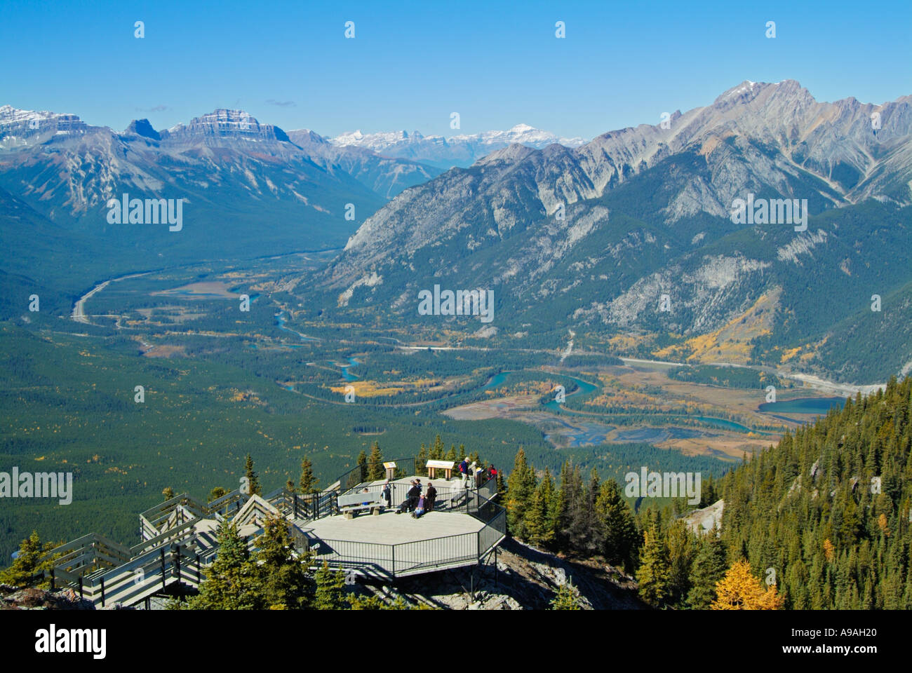Plate-forme d'observation au sommet du mont Sulphur Banff National Park Alberta Canada Amérique du Nord Banque D'Images