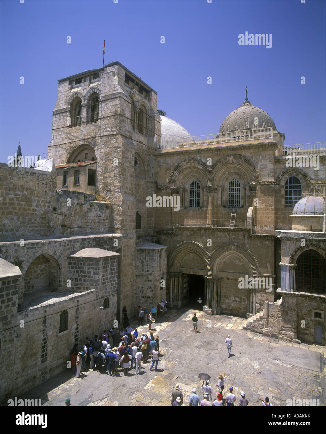 Cour d'ENTRÉE DE L'ÉGLISE DU SAINT SÉPULCRE VIEILLE VILLE JÉRUSALEM ISRAËL Banque D'Images